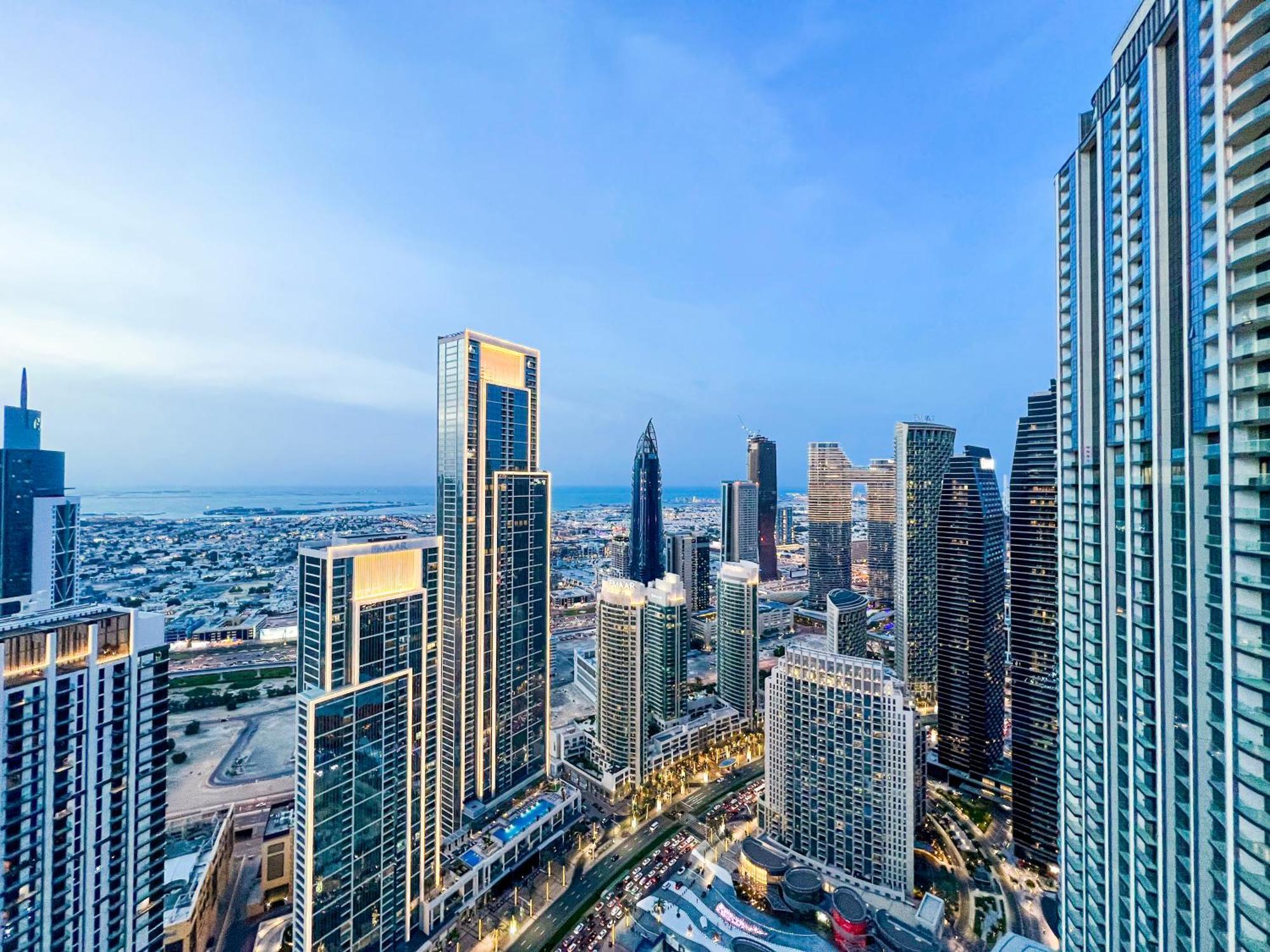 Downtown Luxury - Stunning Burj Khalifa & Sea View - 5 Minutes Walk To Dubai Mall Buitenkant foto
